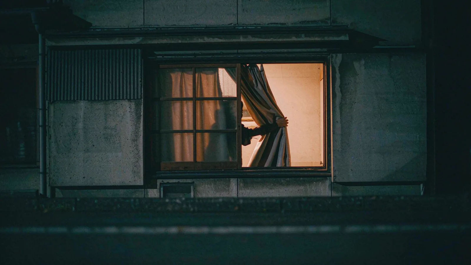 Window Peeper Consent and Safety: Whose Face Can You Use?
